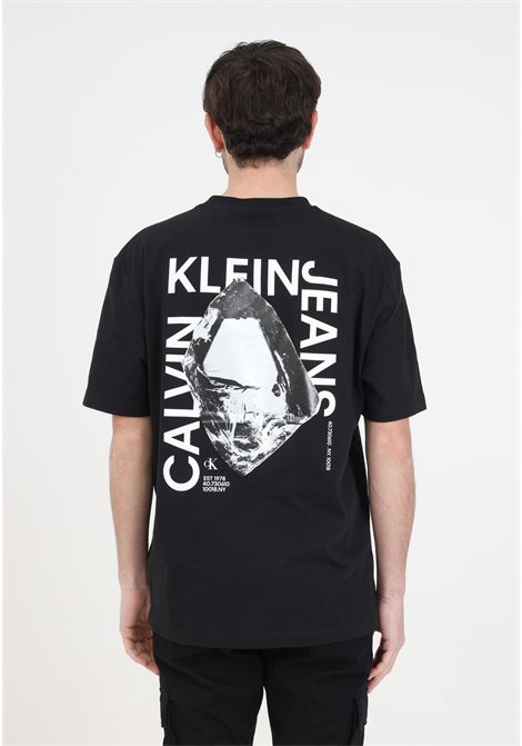 T-shirt da uomo nera con stampa Calvin Klein Stacked Modern Metals CALVIN KLEIN JEANS | T-shirt | J30J324759BEHBEH
