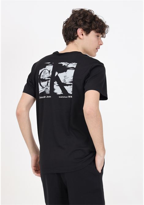 T-shirt da uomo nera con lettering logo in contrasto CALVIN KLEIN JEANS | T-shirt | J30J325489BEHBEH