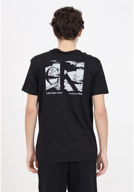 T-shirt da uomo nera con lettering logo in contrasto CALVIN KLEIN JEANS | T-shirt | J30J325489BEHBEH