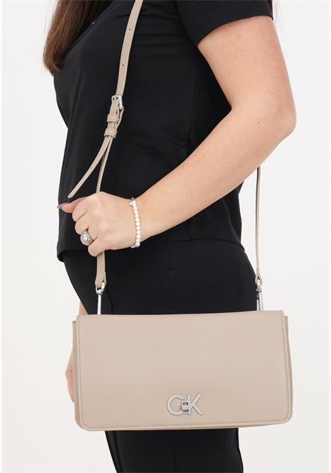 Re-lock double gusette beige women's bag CALVIN KLEIN | K60K611336PFA