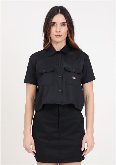 Camicia da donna nera crop a maniche corte con etichetta logo DIckies | DK0A4YSXBLK1BLK1