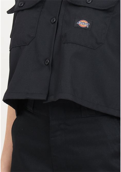 Camicia da donna nera crop a maniche corte con etichetta logo DIckies | DK0A4YSXBLK1BLK1