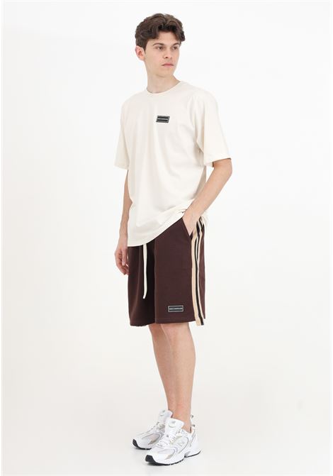 Shorts sportivo marrone da uomo con patch logo e bande laterali a contrasto DIEGO RODRIGUEZ | Shorts | DR310CHOCOLAT