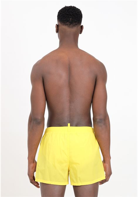 Shorts mare gialli da uomo con stampa logo DSQUARED2 | Beachwear | D7B5F5600731