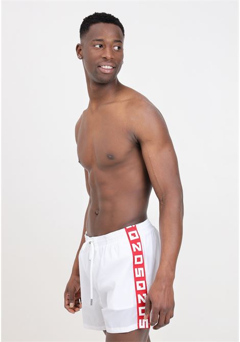 Shorts mare bianchi da uomo con nastro logato laterale in rosso e blu DSQUARED2 | Beachwear | D7B645540145