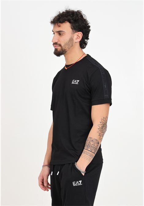 T-shirt da uomo nera con dettaglio nastro gommato sulle maniche EA7 | 3DPT35PJ02Z0200