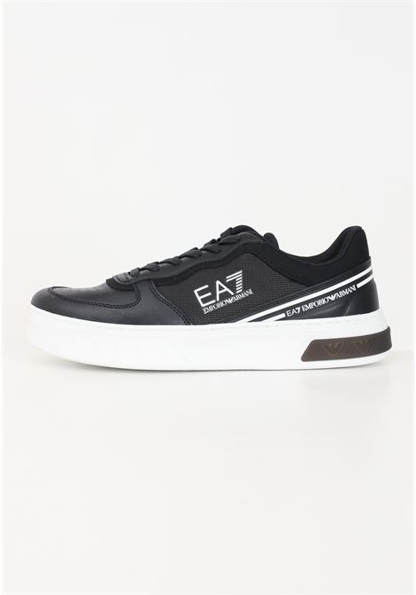 Sneakers da uomo bianche e nere con logo laterale EA7 | X8X173XK374N181