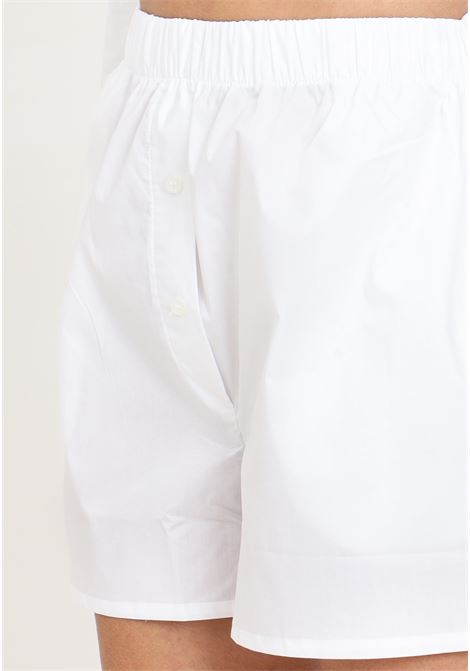 Shorts da donna bianchi over con etichetta HINNOMINATE | Shorts | HMABW00233-PTTL0012BI01
