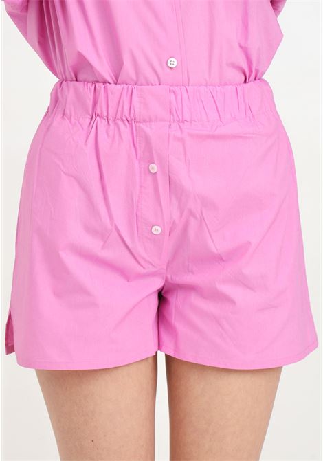 Oversized pink women's shorts with label HINNOMINATE | HMABW00233-PTTL0012RO10