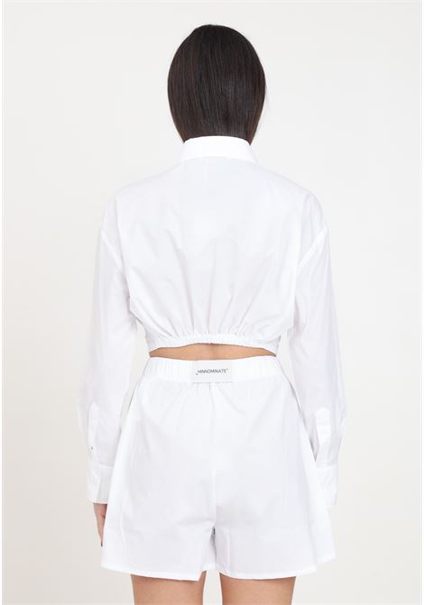 Camicia da donna bianca crop con etichetta logo HINNOMINATE | HMABW00240-PTTL0012BI01