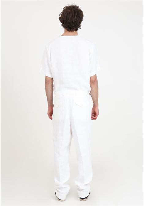 Pantaloni da uomo bianchi con dettaglio cinturino metallo dorato I'M BRIAN | Pantaloni | PA2832002