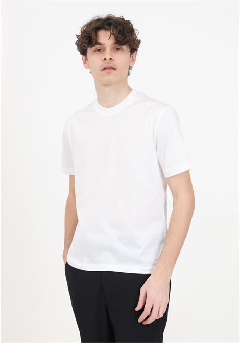 T-shirt da uomo bianca con logo cucito sul retro I'M BRIAN | TS2908002