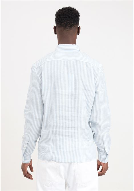 Camicia da uomo bianca e celeste a righe con patch logo coccodrillo LACOSTE | Camicie | CH6985E7B
