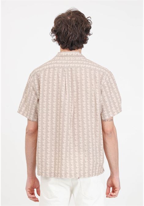 Camicia da uomo beige stampa allover monogram con patch logo LACOSTE | Camicie | CH8792IRP