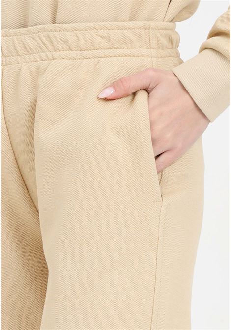 Pantaloni beige da donna con patch coccodrillo sul retro LACOSTE | XF7077IXQ