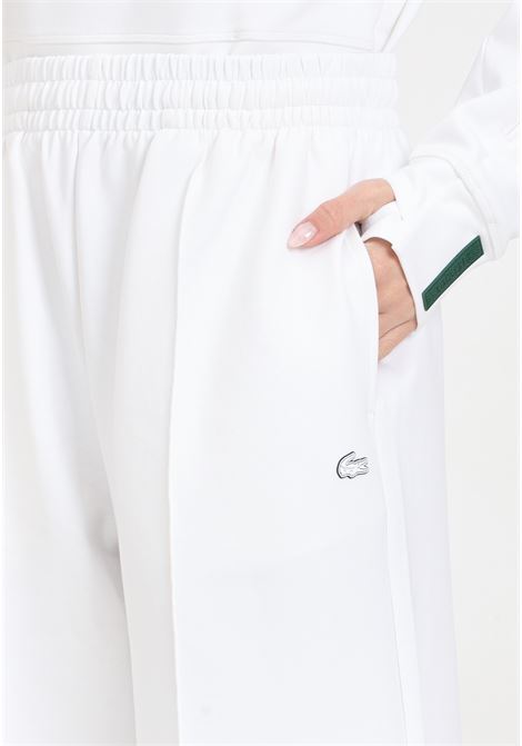Pantaloni da donna bianchi con patch logo coccodrillo LACOSTE | XF7374001