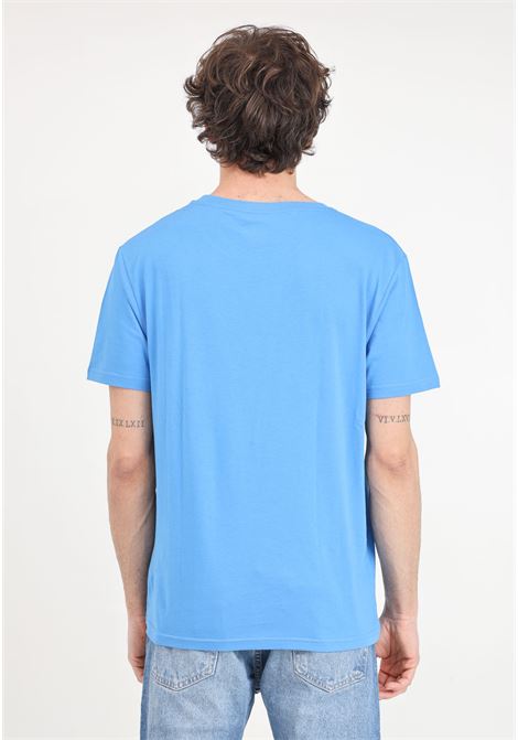 T-shirt da uomo azzurra con stampa logo sul davanti a colori MOSCHINO | A071394090318