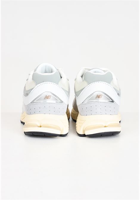 Sneakers 2002R uomo donna bianche e grigie NEW BALANCE | M2002RIA.