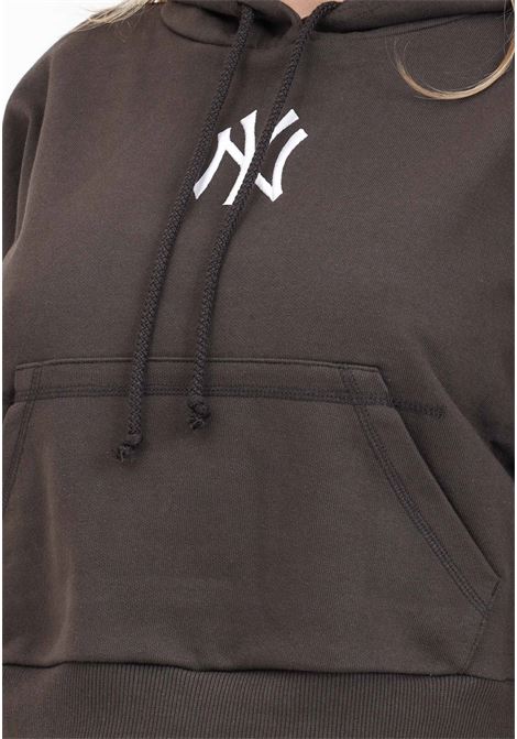 Women's Brown and White Crop New York Yankees MLB Lifestyle Sweatshirt NEW ERA | Hoodie | 60435292.