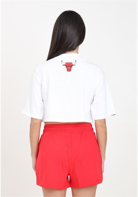 Chicago Bulls NBA Team Wordmark White women's crop t-shirt NEW ERA | T-shirt | 60435331.