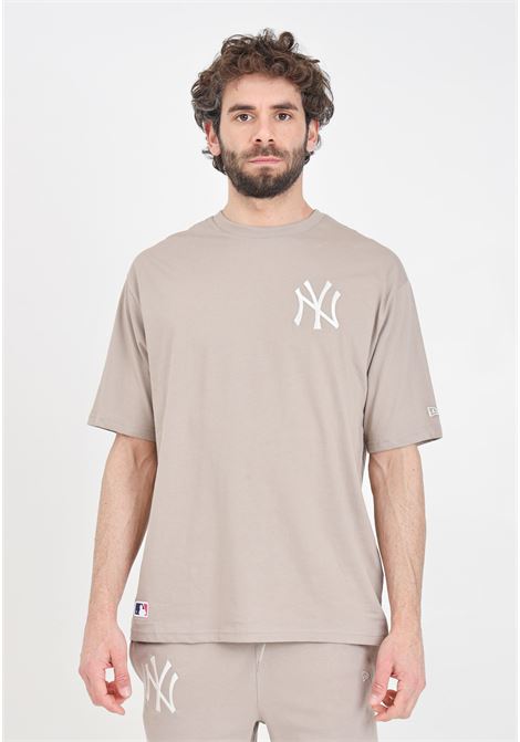T-shirt da uomo marroni logo ricamato sul davanti NEW ERA | 60435555.