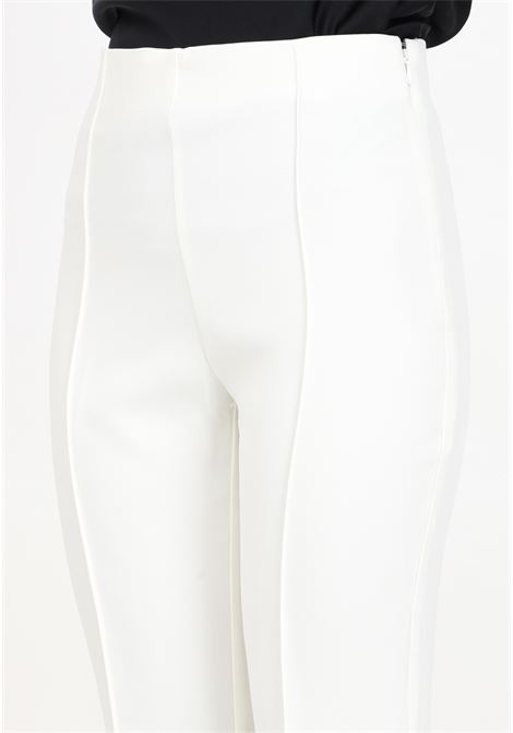 Pantaloni da donna bianchi a vita alta con elastico in vita a campana sul fondo ONLY | Pantaloni | 15318359Cloud Dancer