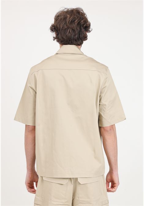 Camicia da uomo beige con patch logo in nero sul colletto READY 2 DIE | Camicie | R2D2304