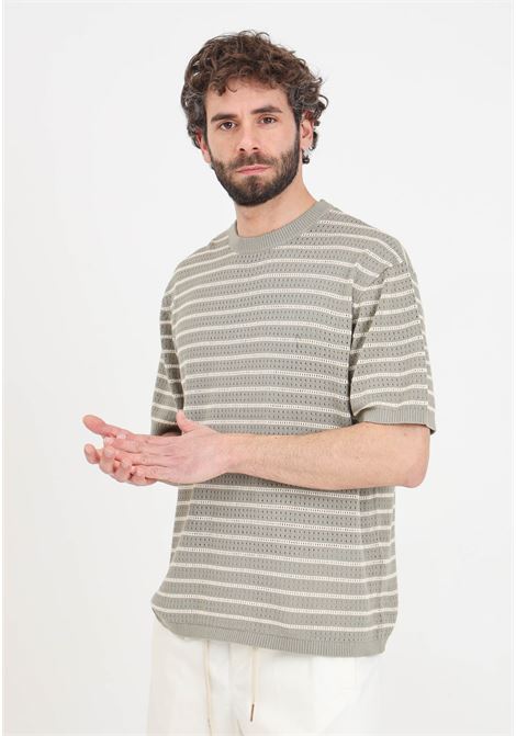 Men's knitted T-shirt with green and beige horizontal stripes SELECTED HOMME | T-shirt | 16094780Fog