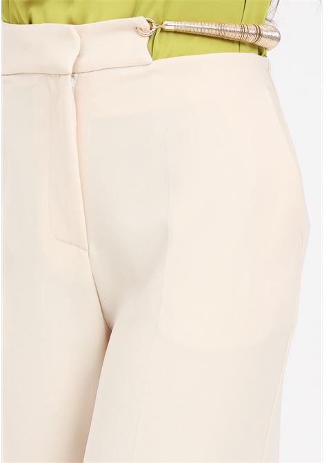 Pantaloni da donna beige con dettaglio metallo dorato sul fianco SIMONA CORSELLINI | Pantaloni | P24CPPA006-01-TCRP00040615