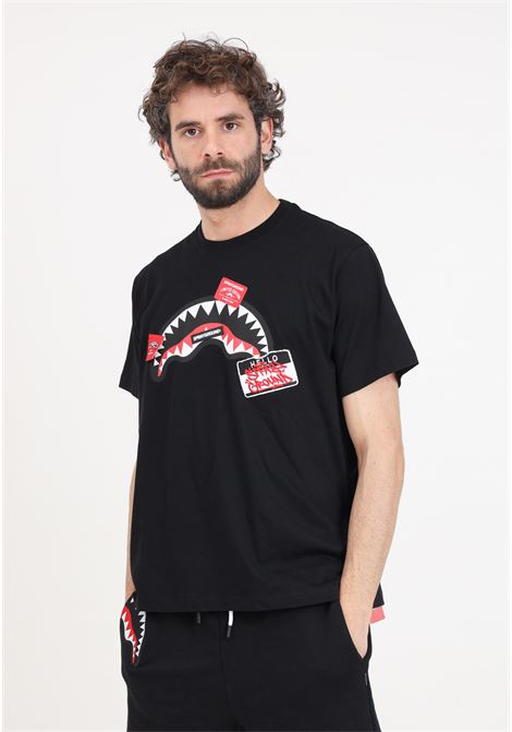 T-shirt da uomo nera stampa bocca sul davanti a colori e vari patch logo SPRAYGROUND | T-shirt | SP439BLK.