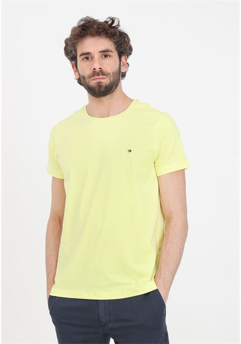 T-shirt da uomo gialla con ricamo logo bandierina TOMMY HILFIGER | MW0MW10800ZINZIN