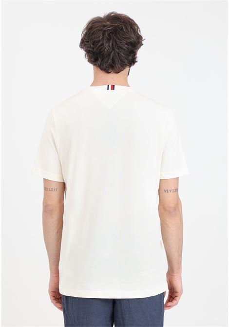 T-shirt da uomo color crema con maxi ricamo logo sul davanti TOMMY HILFIGER | MW0MW34393AEFAEF