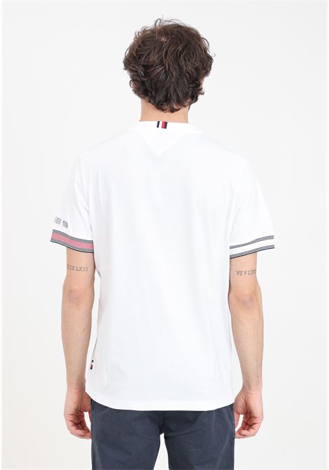 T-shirt da uomo bianca con stampa logo sulla manica TOMMY HILFIGER | T-shirt | MW0MW34430YBRYBR