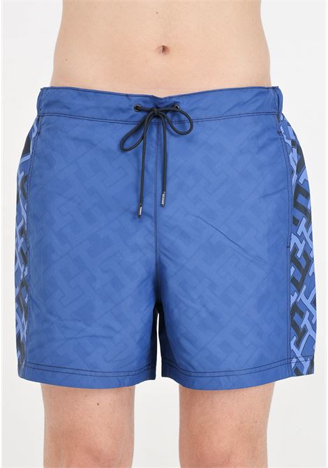 Shorts mare blu da uomo con stampa monogram TH TOMMY HILFIGER | Beachwear | UM0UM032110G3