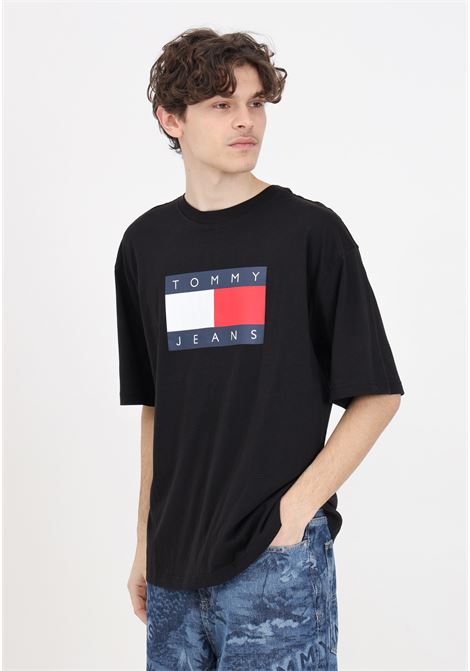 T-shirt da uomo nera con stampa logo Skate Flag Tee TOMMY JEANS | T-shirt | DM0DM19555BDSBDS