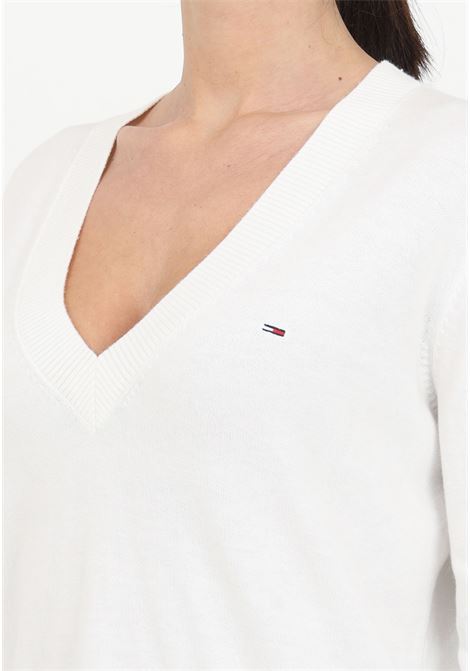 Maglioncino in cotone da donna bianco con scollo a V TOMMY JEANS | DW0DW17251YBHYBH