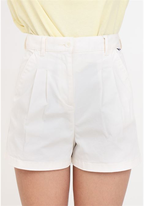 Shorts donna bianchi con patch logo bandierina sul retro TOMMY JEANS | Shorts | DW0DW17775YBHYBH