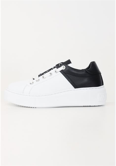 Sneakers da donna bianche e nere lettering logo in rilievo VALENTINO | 91B2201VITW-BLACK