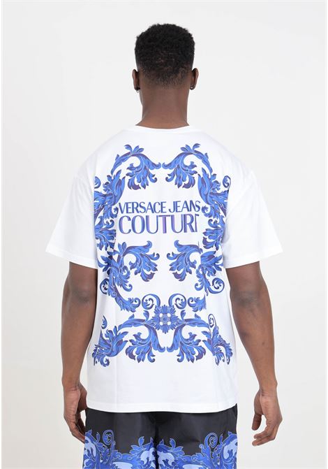 T-shirt da uomo bianca fantasia barocca stampa logo in blu VERSACE JEANS COUTURE | 76GAH6RBJS334003