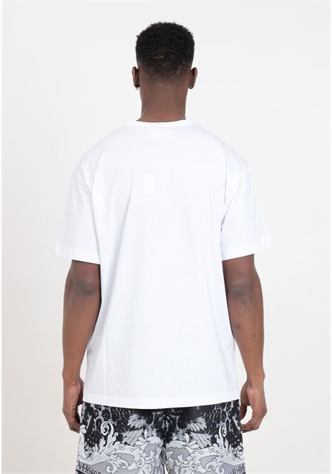 T-shirt da uomo bianca magazine logata VERSACE JEANS COUTURE | 76GAHE03CJ00E003