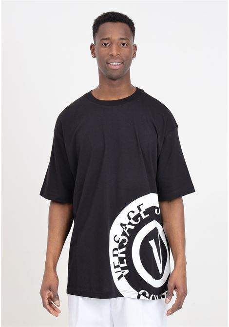 T-shirt nera da uomo logo V-Emblem VERSACE JEANS COUTURE | T-shirt | 76GAHT05CJ00T899