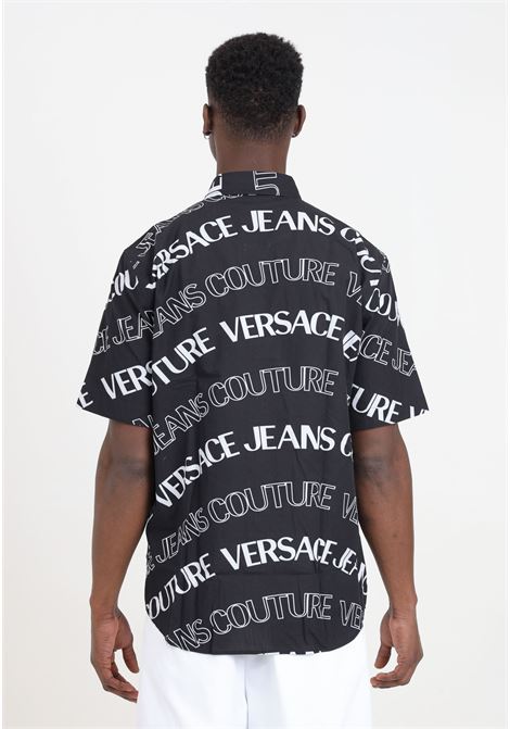 Camicia da uomo nera lettering logo allover in bianco VERSACE JEANS COUTURE | Camicie | 76GAL212NS405899