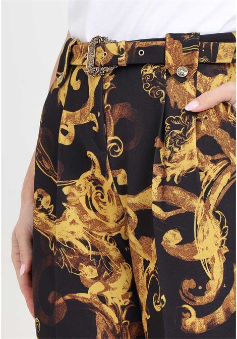 Pantaloni da donna neri stampa watercolor couture nera e oro VERSACE JEANS COUTURE | Pantaloni | 76HAA111NS403G89