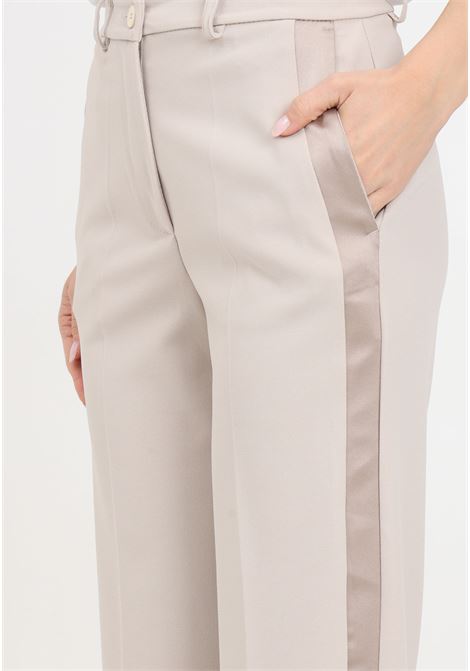 Pantaloni donna beige con tasche effetto raso VICOLO | Pantaloni | TB0048BU06